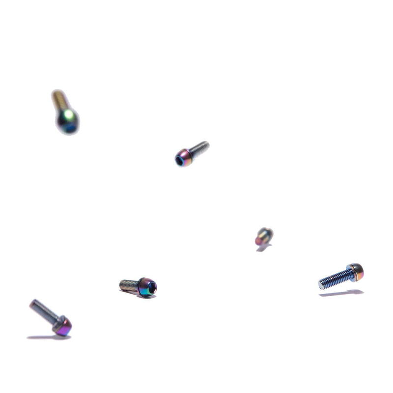 Boulons de remplacement de la tige ST1 6 pcs - Oil Slick      2490€ 2499€ -0%    * La vente débute le 12/05/2025    TITLE Boulons de remplacement de la tige ST1 6 pcs - Oil SlickVendu exclusivement en ligne   