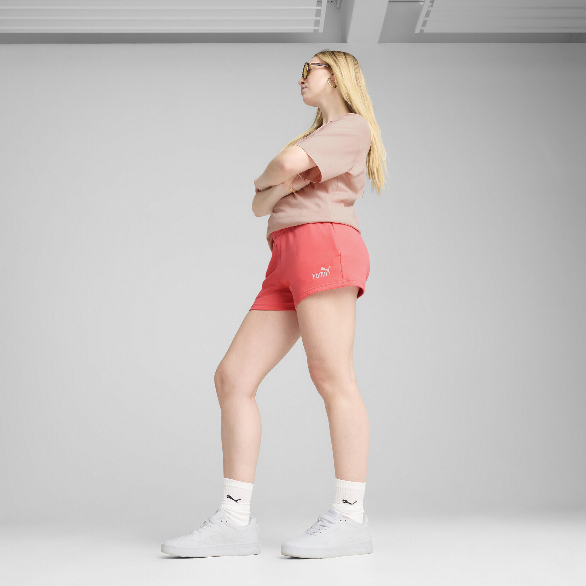 ESS Small No. 1 Logo short voor dames, 10 cm PUMA Peach Frost Red 4/7