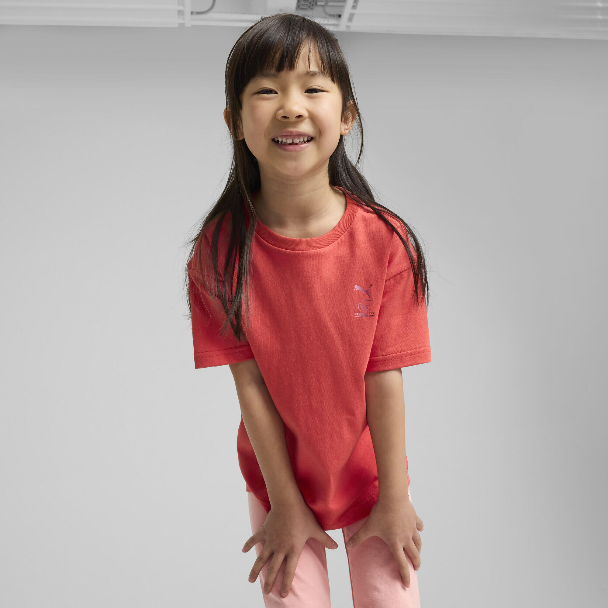 Dziecięca luźna koszulka PUMA x HELLO KITTY AND FRIENDS  z grafiką PUMA Red Fire 2/7