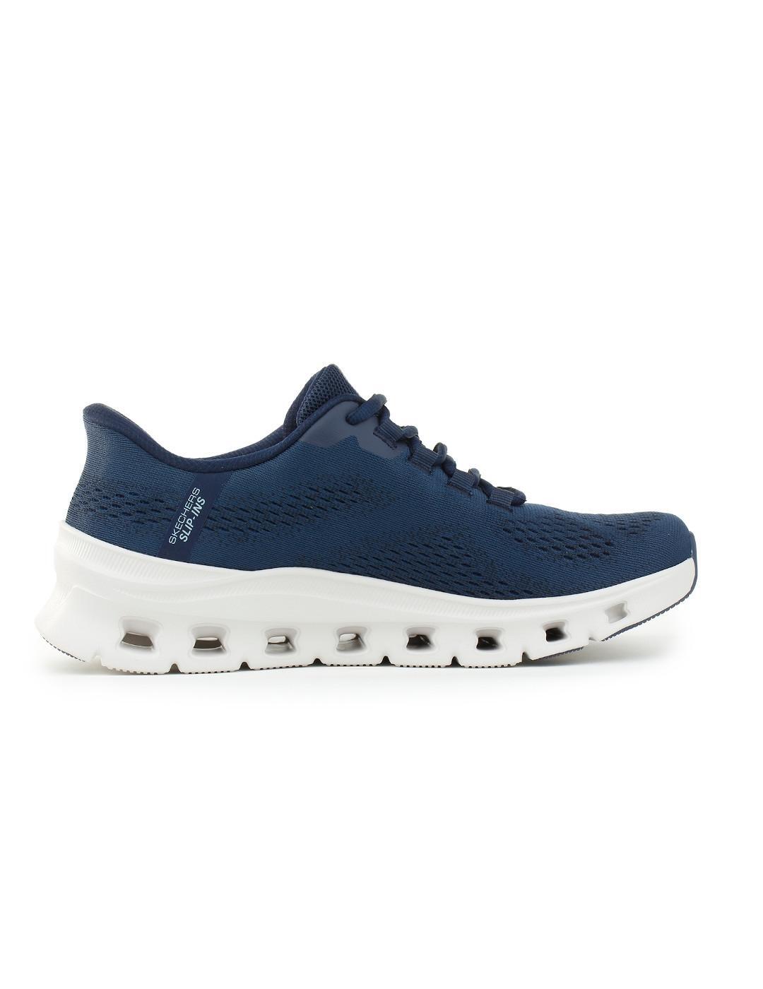 bleu marine.