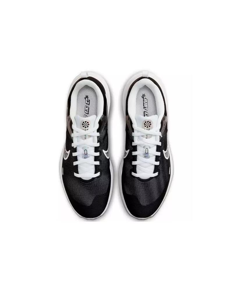 Chaussures de running Nike Downshifter 12 Premium pour femme en noir et blanc. 3/4