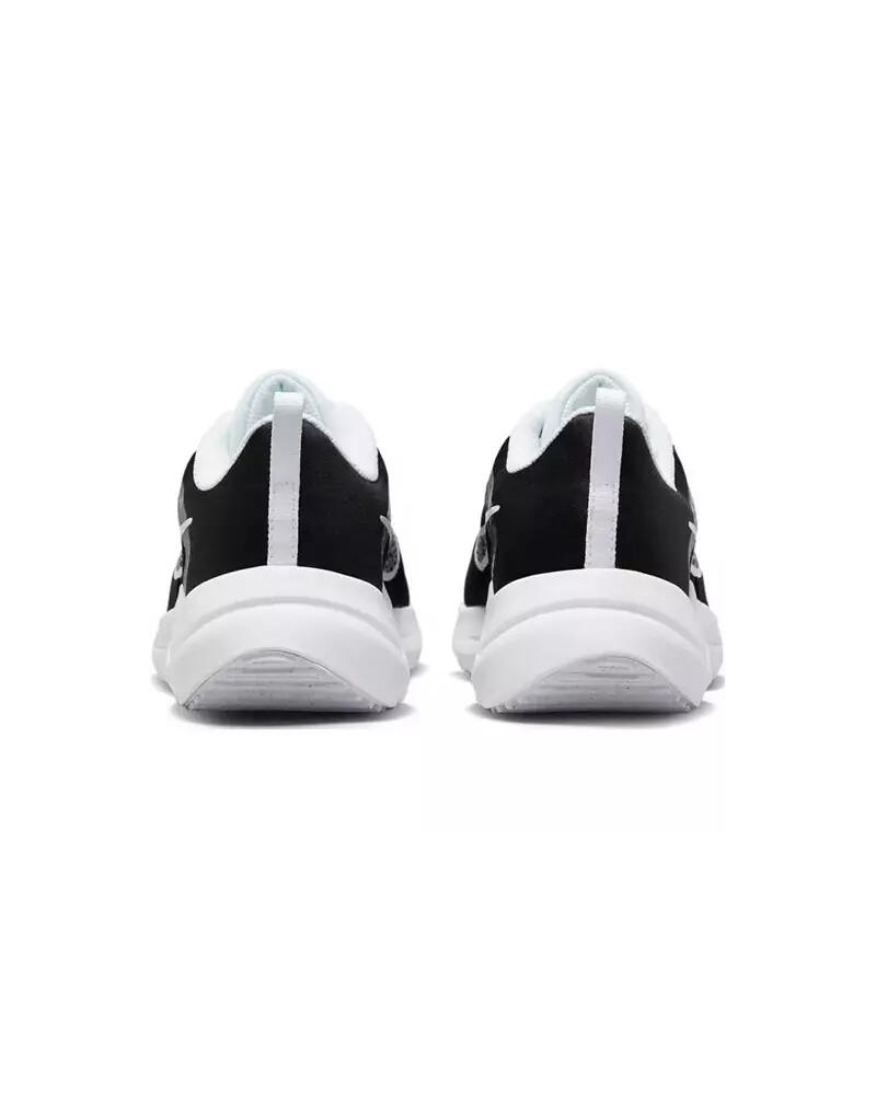 Chaussures de running Nike Downshifter 12 Premium pour femme en noir et blanc. 2/4