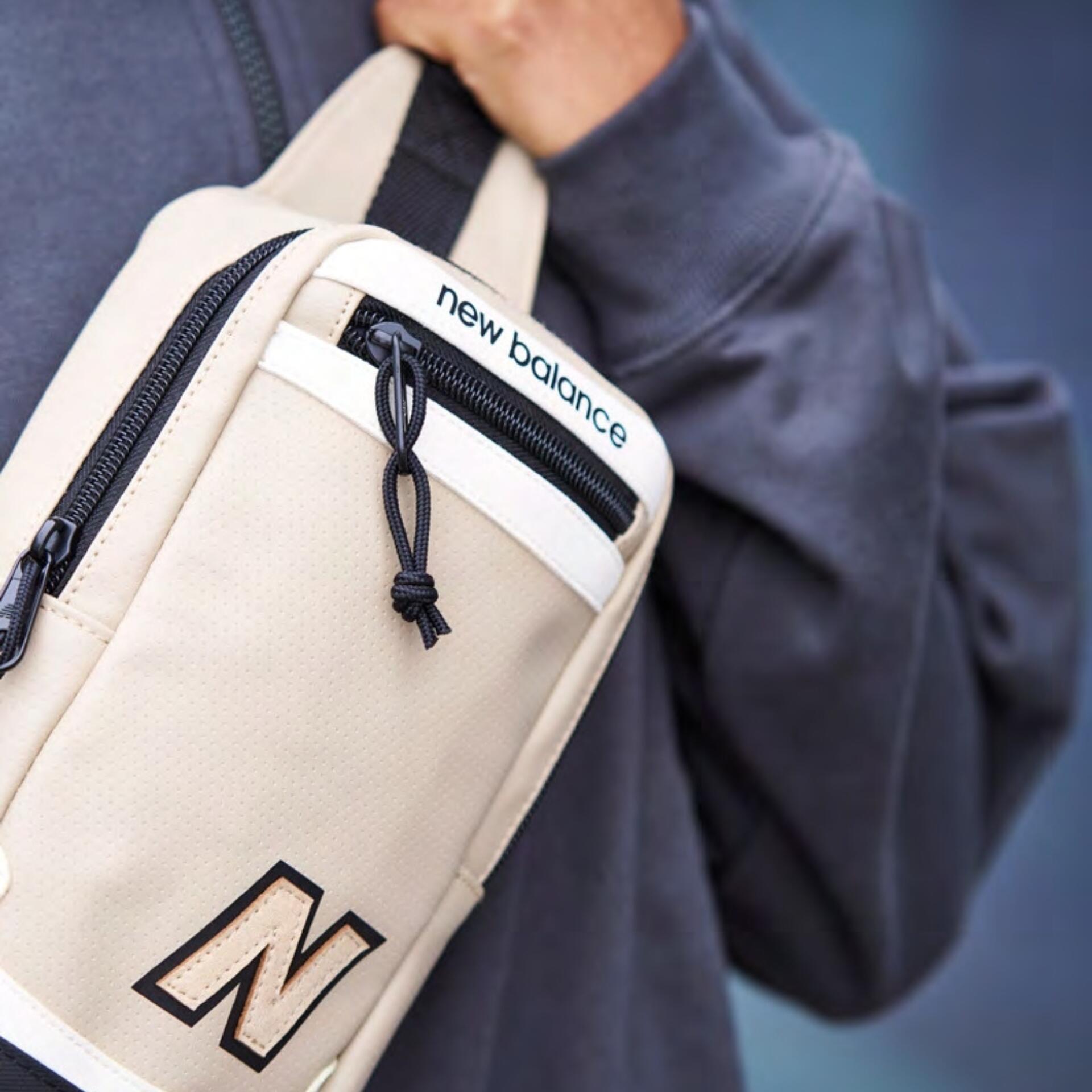 【New Balance】☆クロスボディーバック☆Legacy Crossbody New Balance】☆クロスボディーバック☆Legacy Crossbody (New