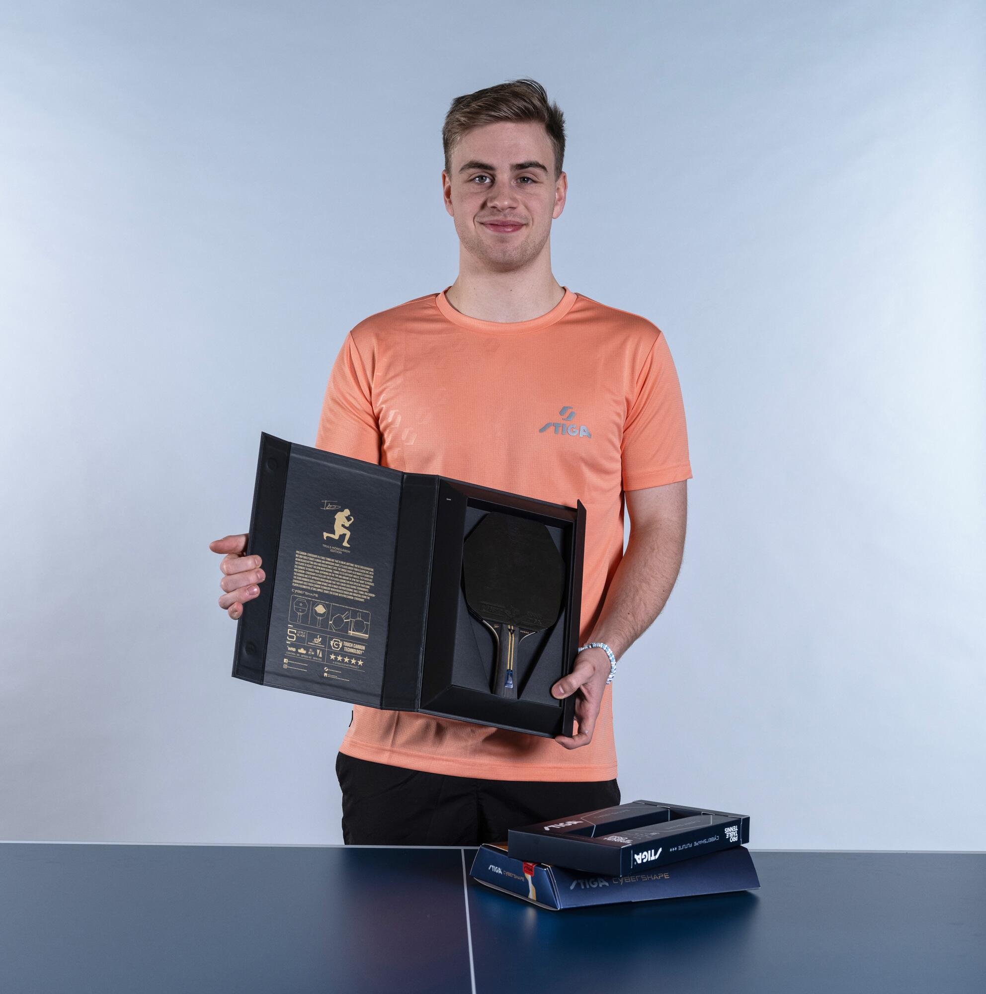 STIGA Raqueta de tenis de mesa Pro Carbon Plus Cybershape Truls Edition - 5* 4/4
