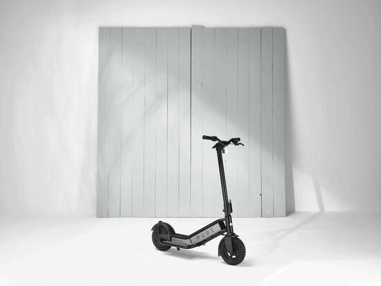 Trottinette électrique PURE Escape Pro Noire