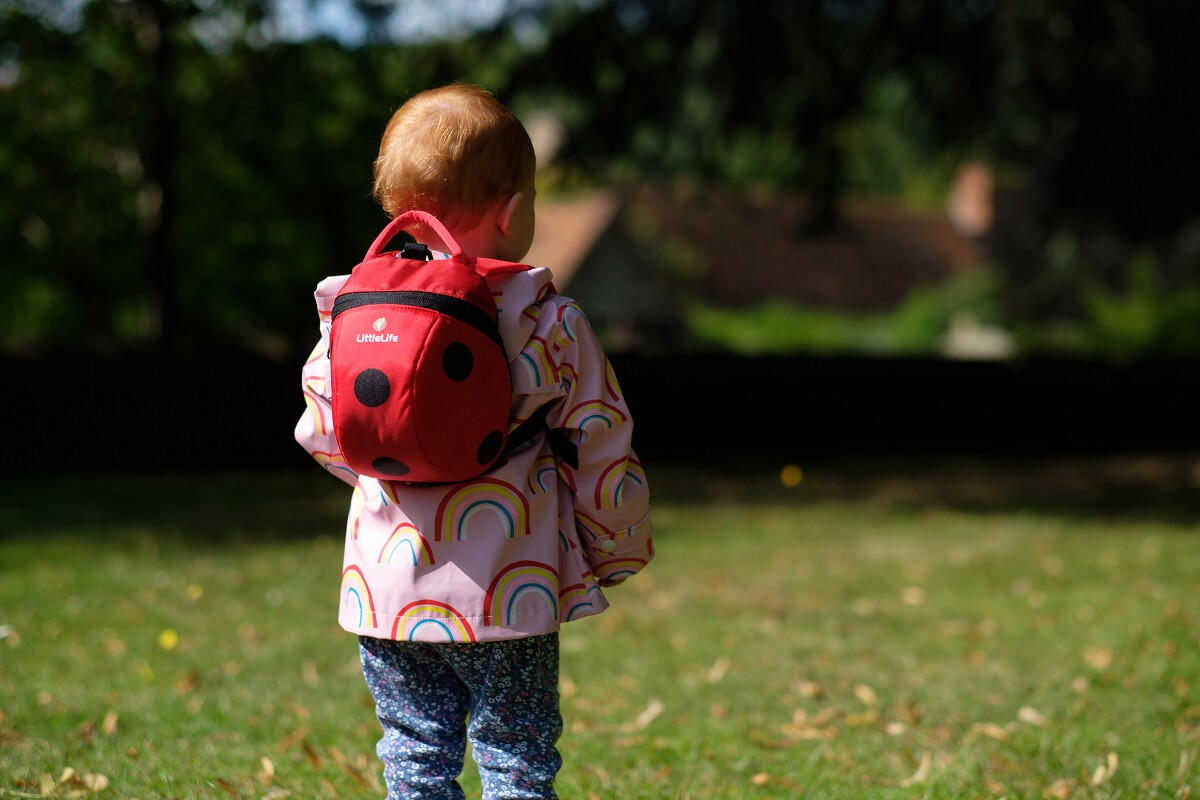 Sac à dos enfant LittleLife Coccinelle 2L léger 200 g avec lanière sécurité 7/7