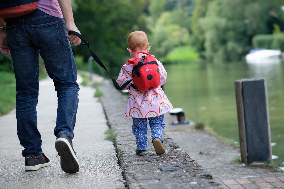 Sac à dos enfant LittleLife Coccinelle 2L léger 200 g avec lanière sécurité 2/7