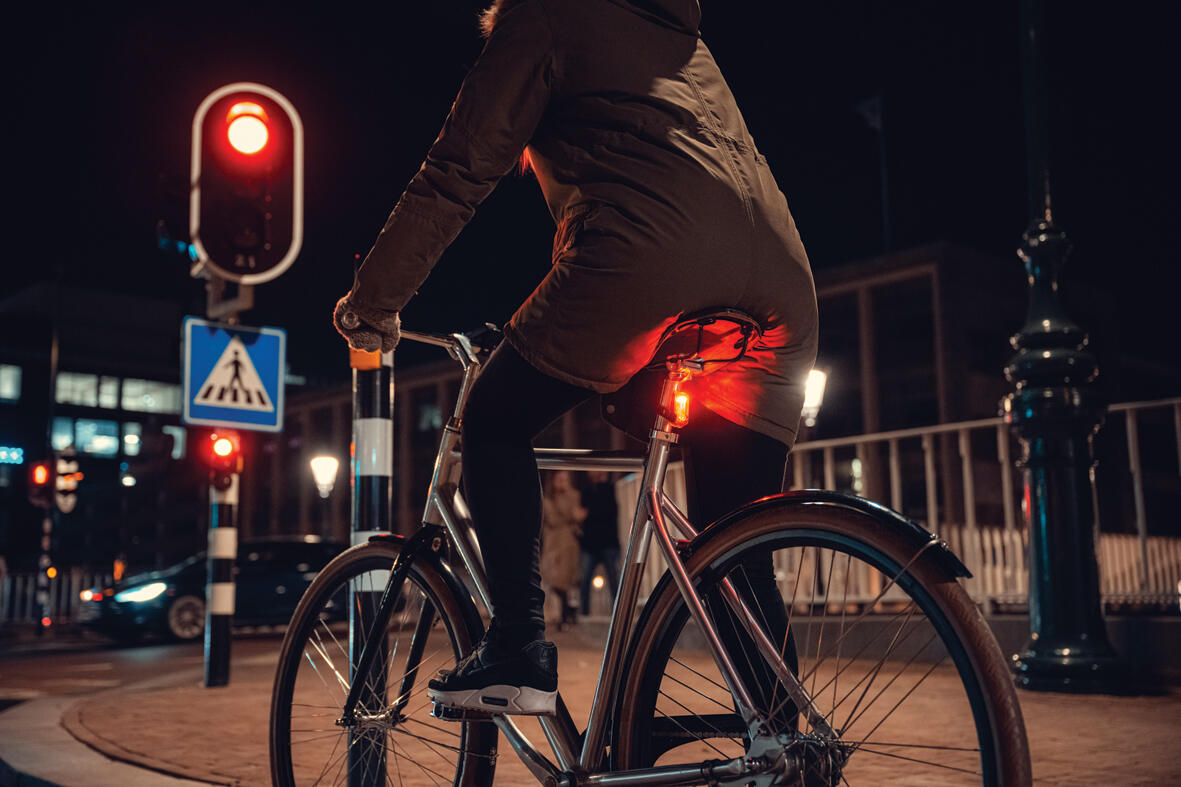 Éclairage vélo arrière Axa Dwn Usb-C 6/6