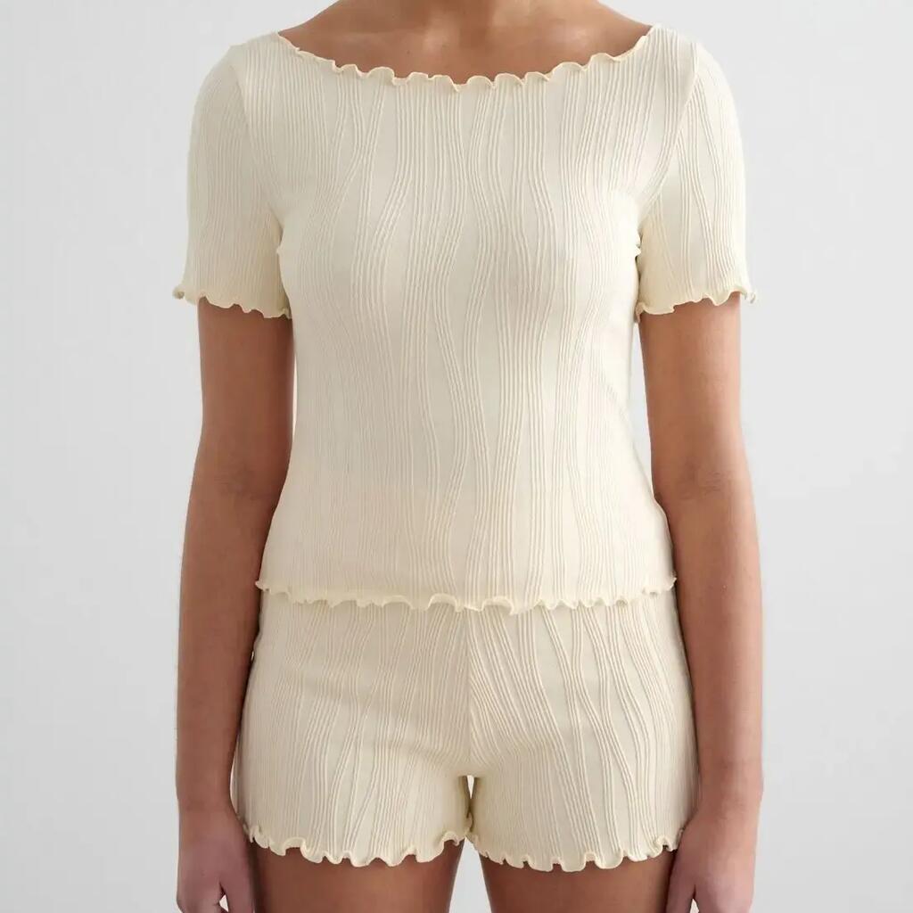 Women's Short Sleeve Top Moisture-Wicking Wavy-Knit Cropped Tulip Almond White