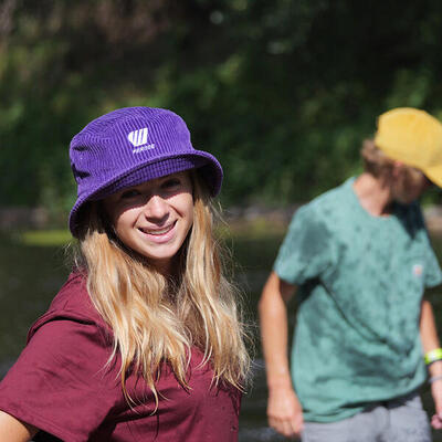 Cappello bucket in velluto a coste – Malva