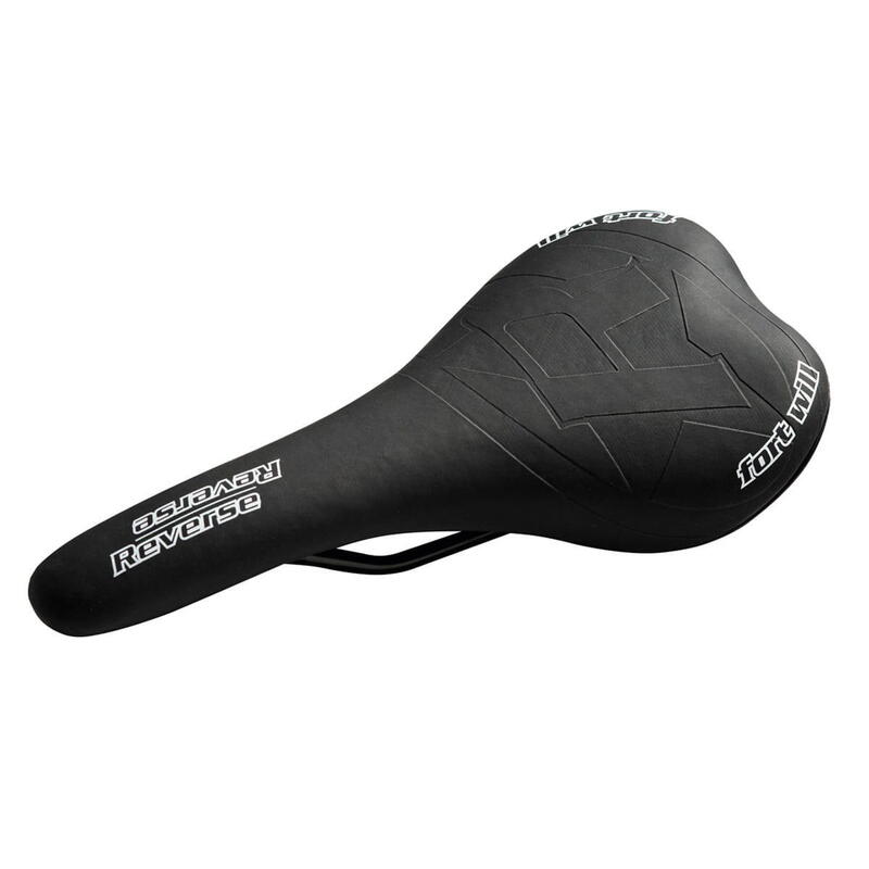 Selle Fort Will - montants en titane - noir      4890€ 5790€ -15%    * La vente débute le 10/09/2024    REVERSE Selle Fort Will - montants en titane - noirVendu exclusivement en ligne   