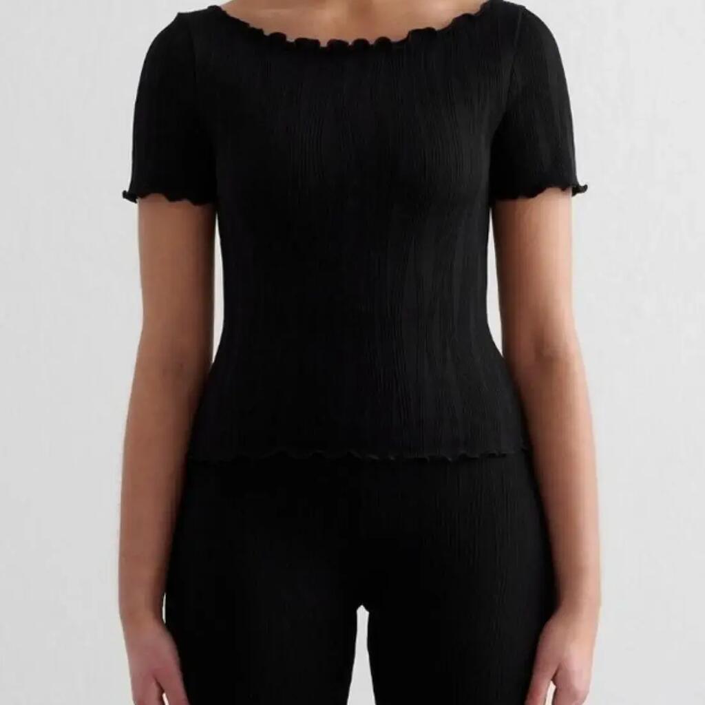 Women's Short Sleeve Top Moisture-Wicking Stretch Wavy-Knit Cropped Tulip Black