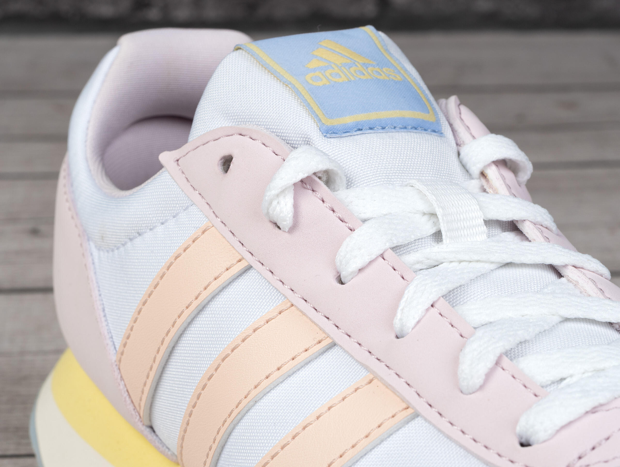 Buty damskie sportowe do chodzenia Adidas RUN 60S 6/7