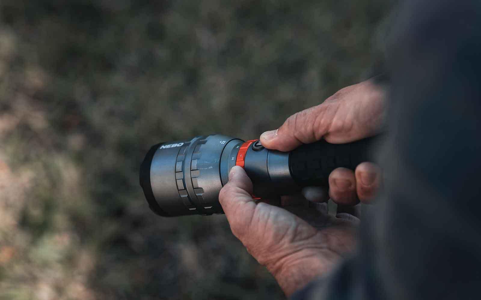 NEBO DAVINCI 12000 lm – Lampe Torche LED Rechargeable Ultra Puissante 4/7