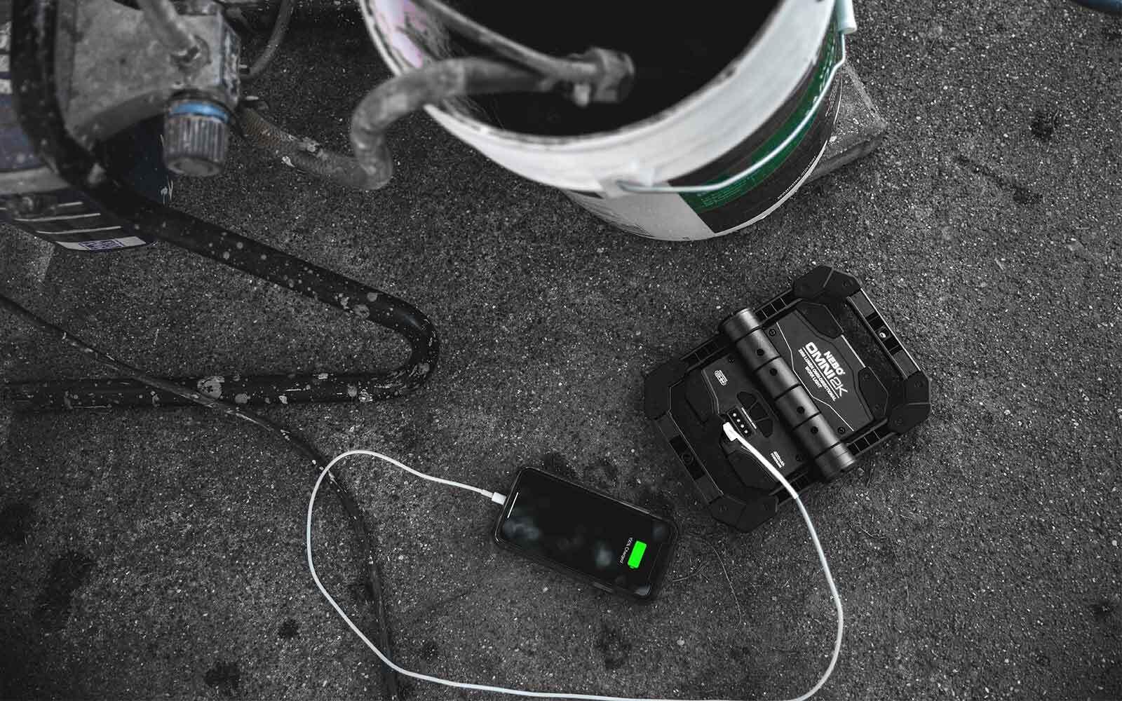NEBO OMNI 2K – Projecteur LED Rechargeable 2000lm Pivotant fonction Powerbank 3/6