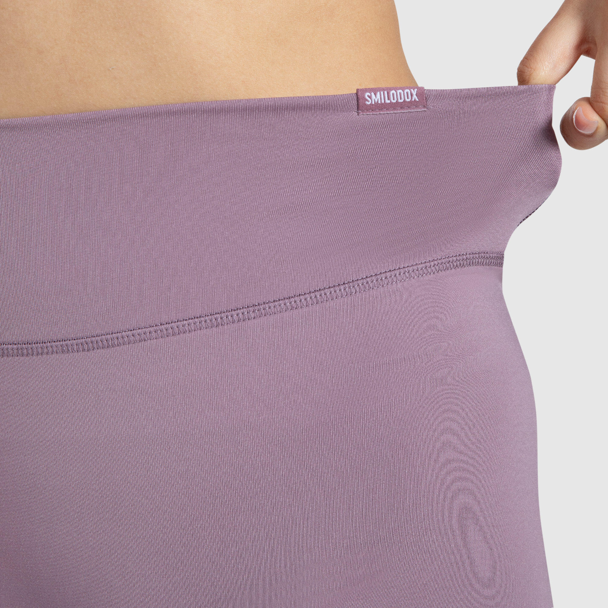 Damen Shorts Lavina Lila 4/5