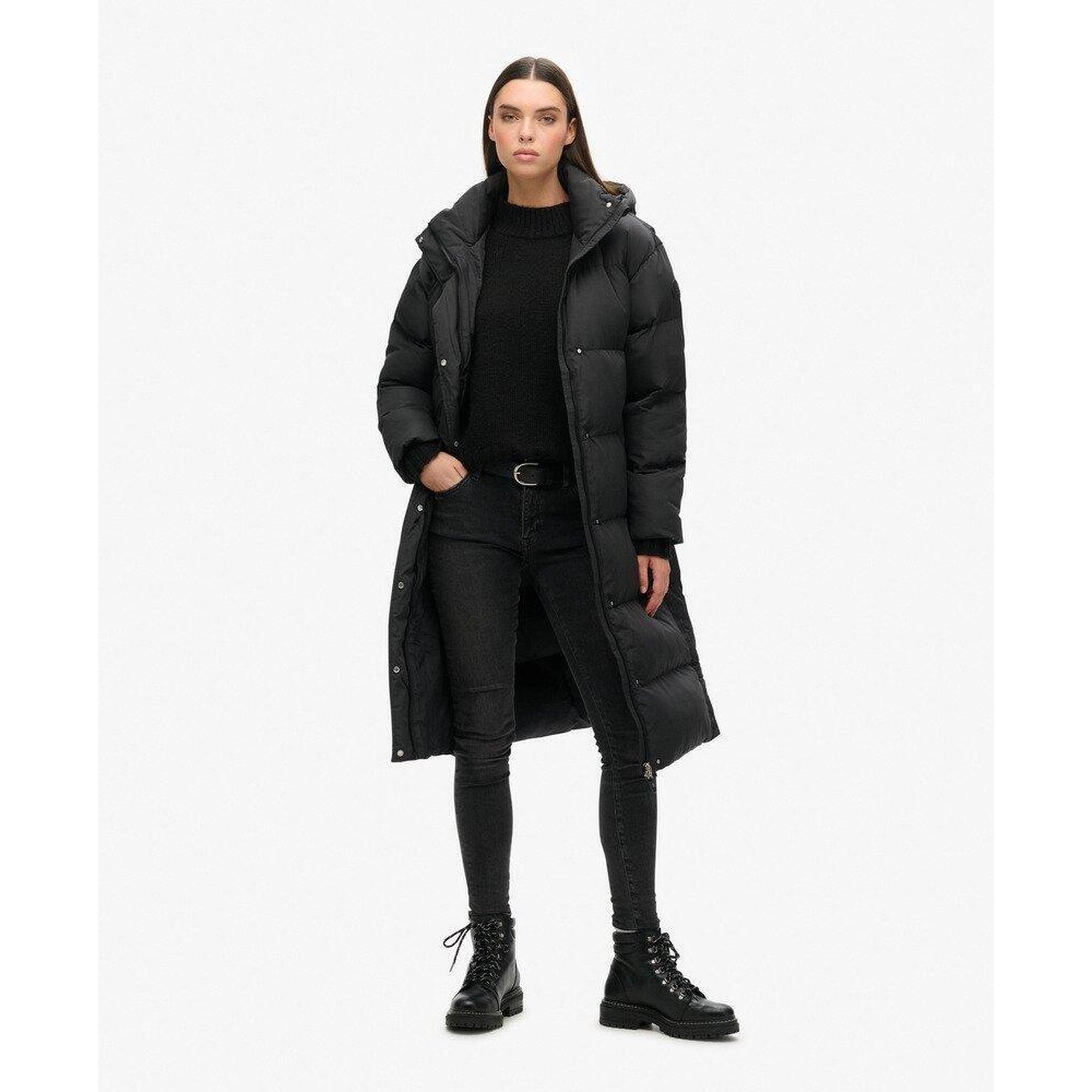 Długi pikowany płaszcz z kapturem