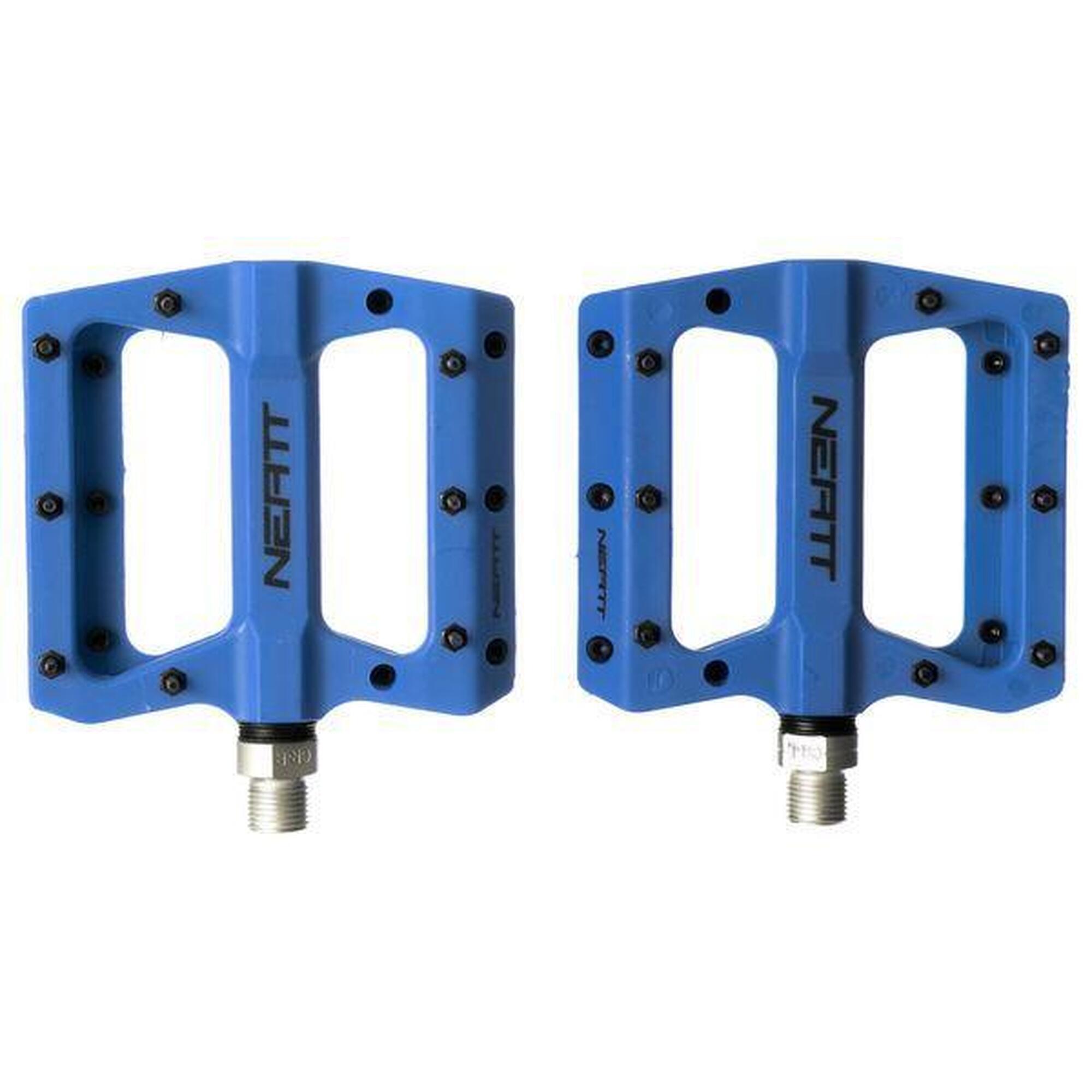 Paire de Pédales Plates Neatt Composite 8 Picots Bleu      3000€ 3499€ -14%    * La vente débute le 03/07/2025    NEATT Paire de Pédales Plates Neatt Composite 8 Picots BleuVendu exclusivement en ligne   