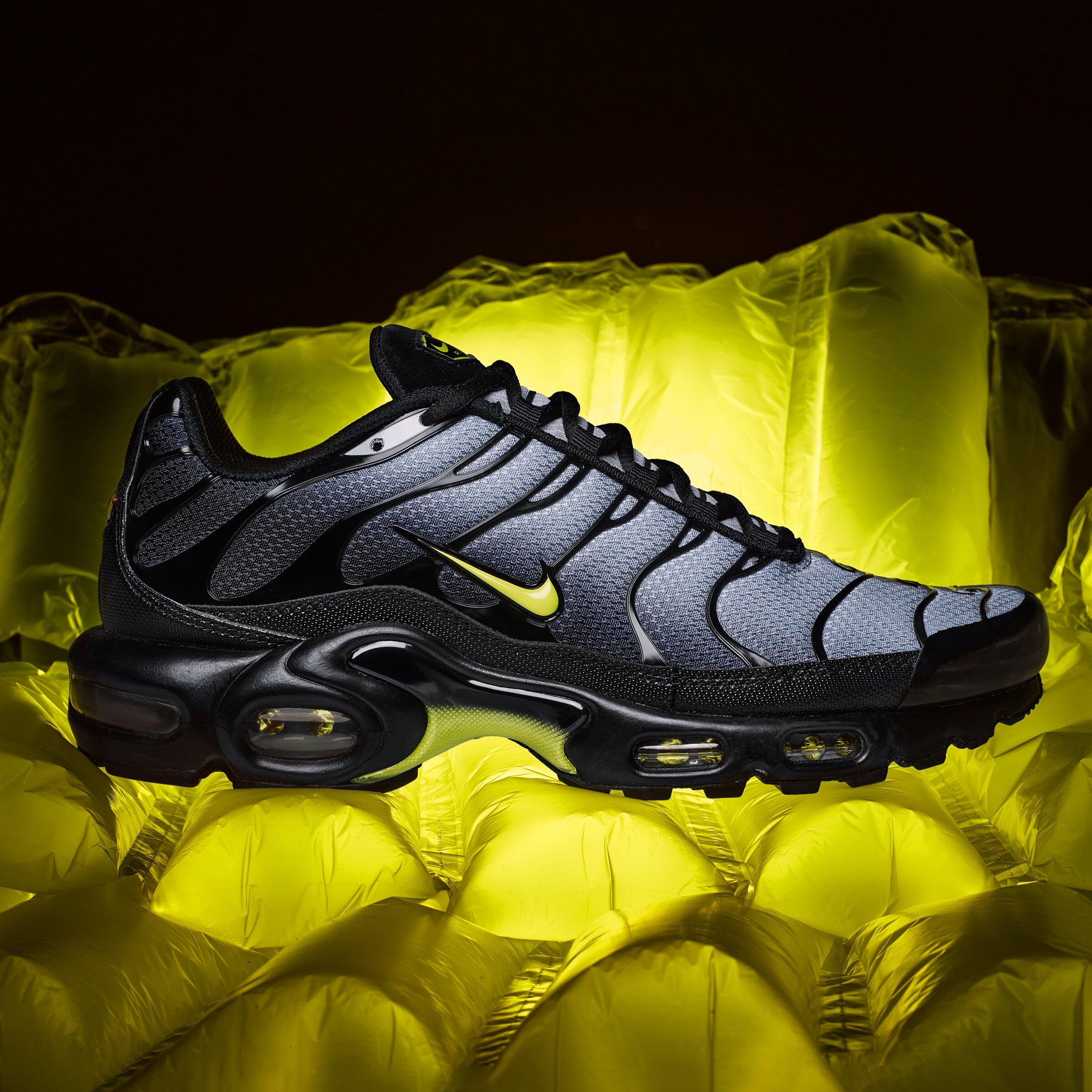 Nike Air Max Plus Black Opti Yellow 5/6