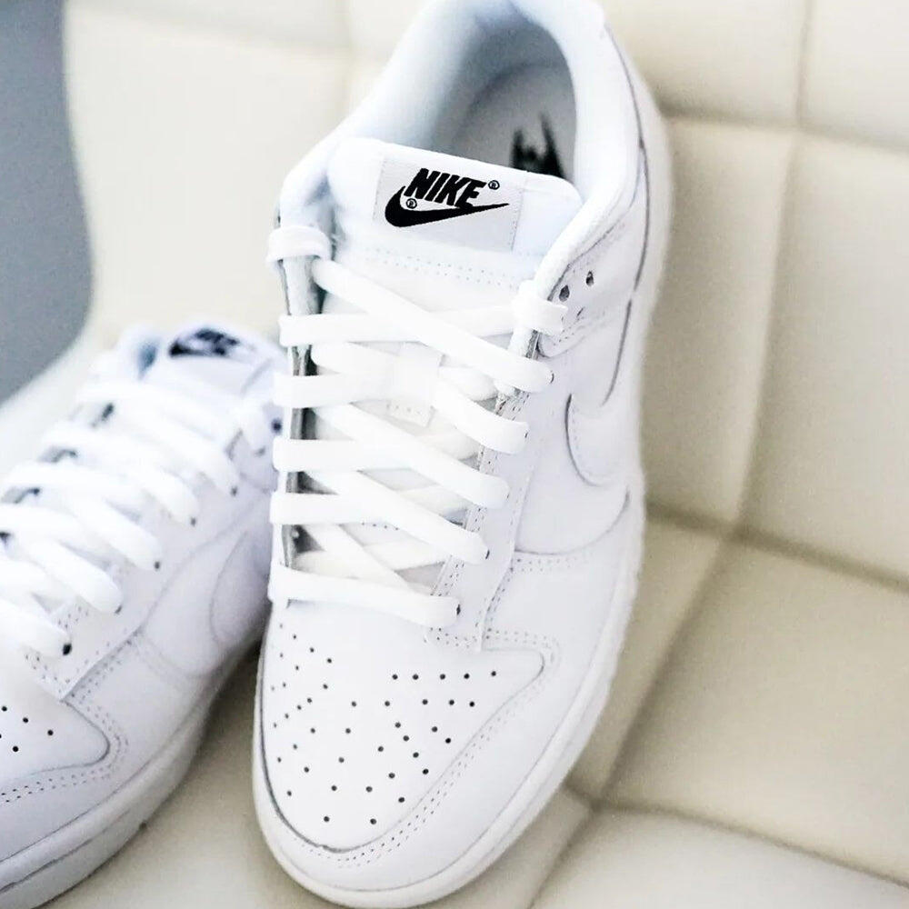 Dunk Low Triple White (2021) 5/7