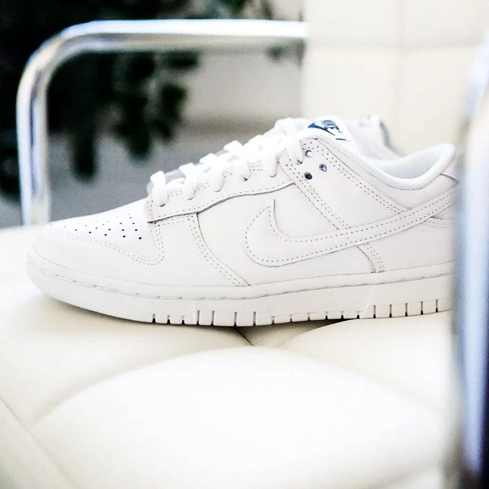 Dunk Low Triple White (2021) 6/7