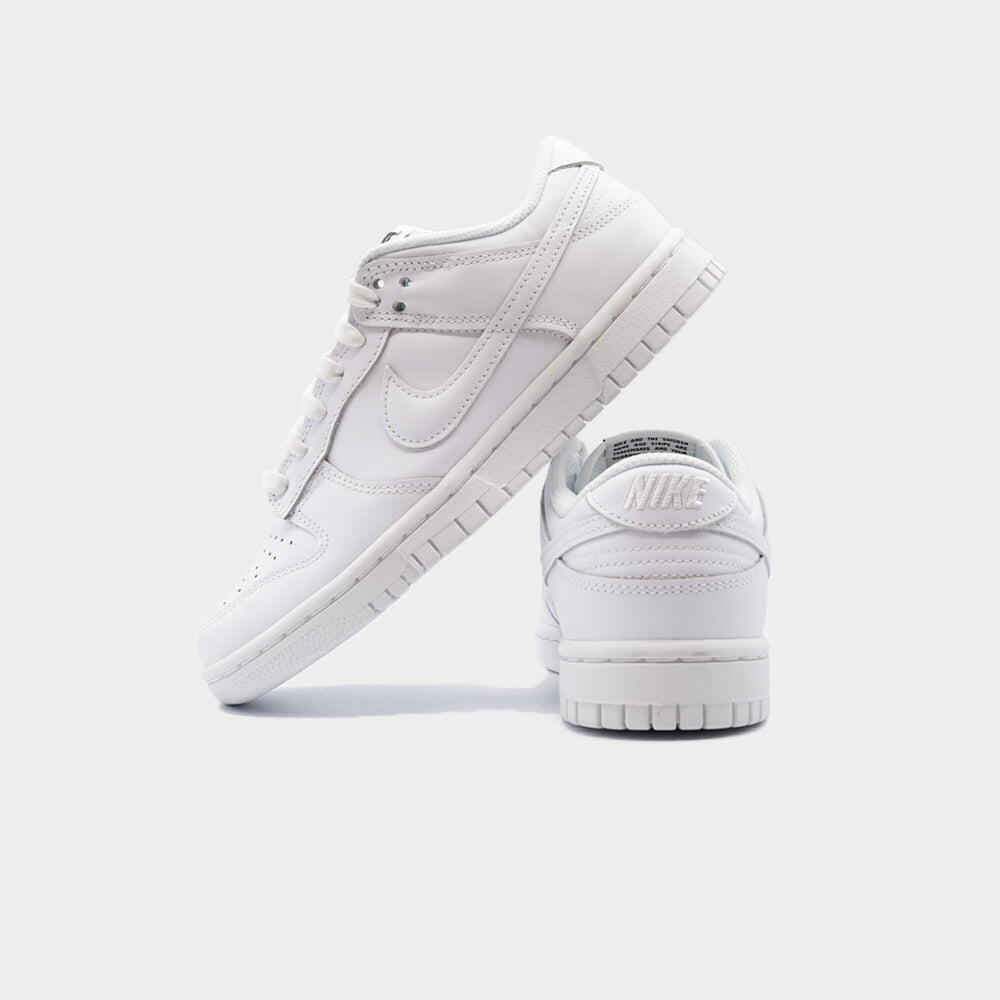 Dunk Low Triple White (2021) 3/7
