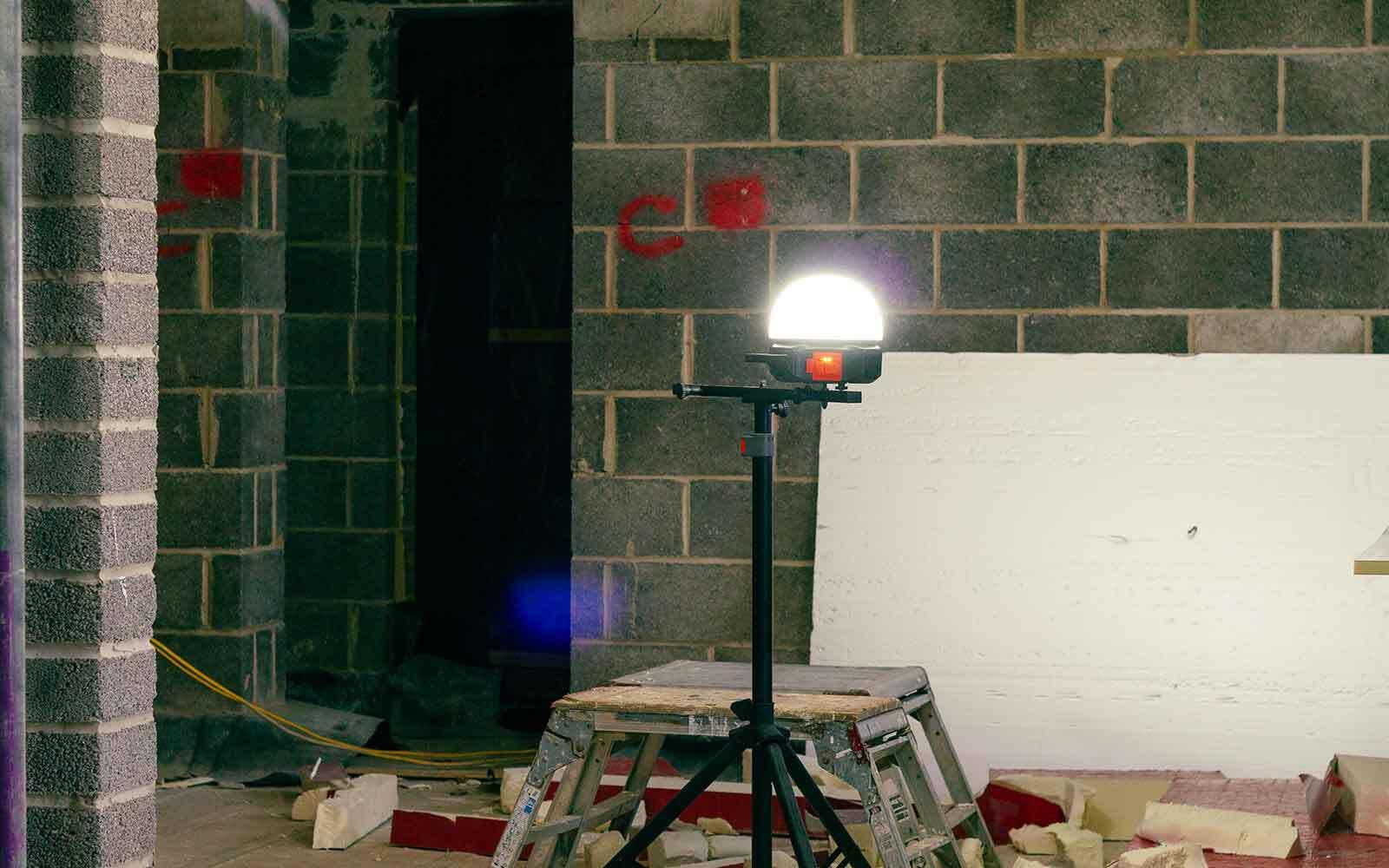 NEBO 6K CUBE – Projecteur LED Rechargeable 6000 Lumens Extérieur - 360° 5/7