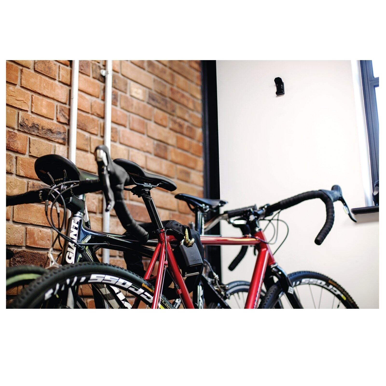 HIPLOK HOME STAY AT HOME CHAIN LOCK 10MM X 150CM INCLUDES WALL HOOK BLACK 5/5