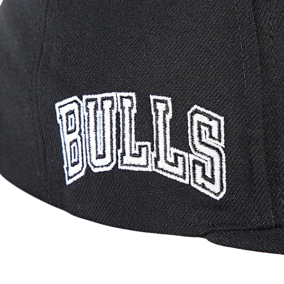 Czapka z daszkiem do koszykówki Mitchell Snapback NBA Chicago Bulls czarna