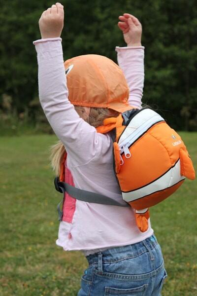 LittleLife Clownfish Rucksack 2L mit abnehmbarem Gurt und gepolsterten Schultern 2/7