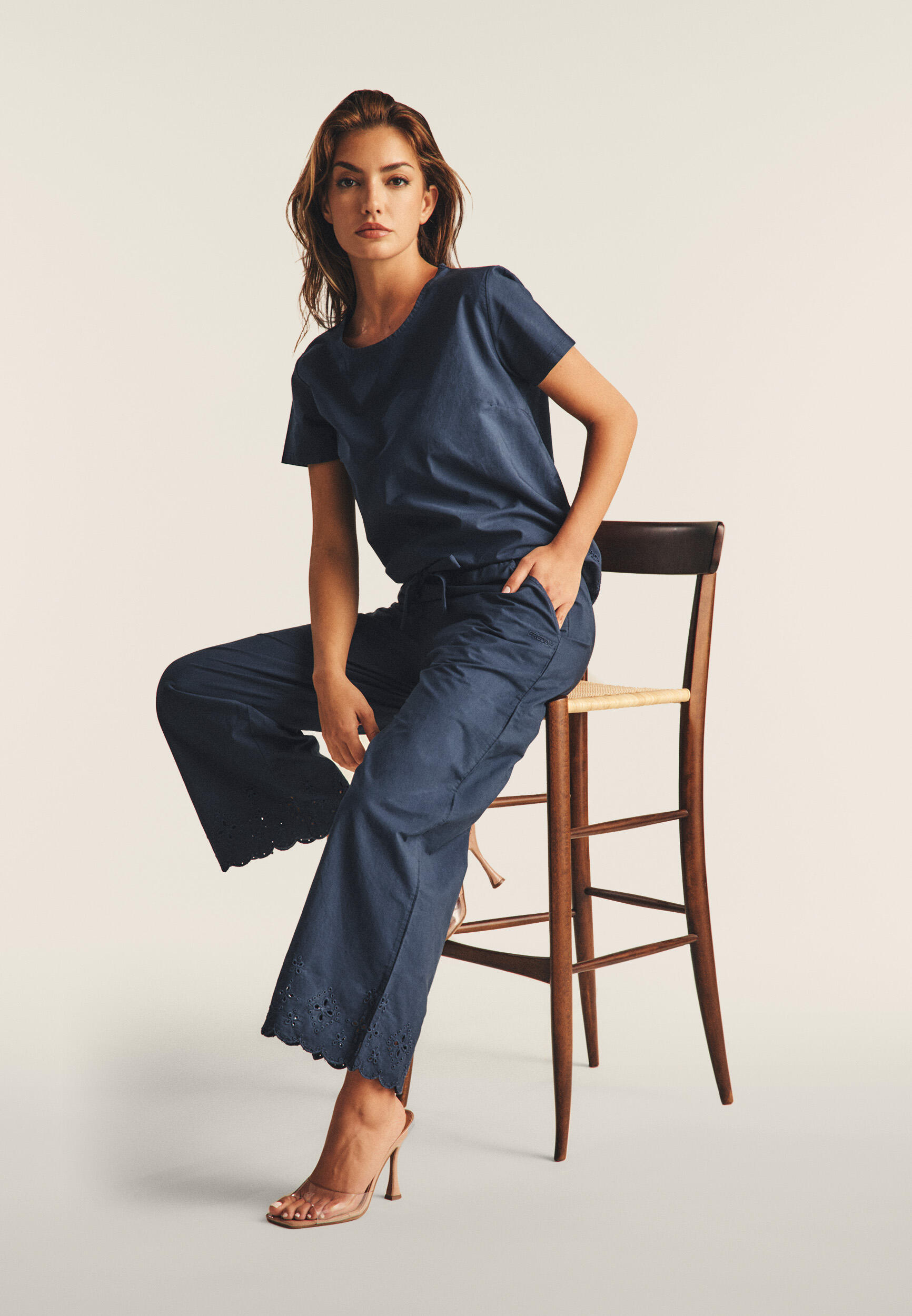 Pantalon large en coton navette avec broderies Sangallo 4/5