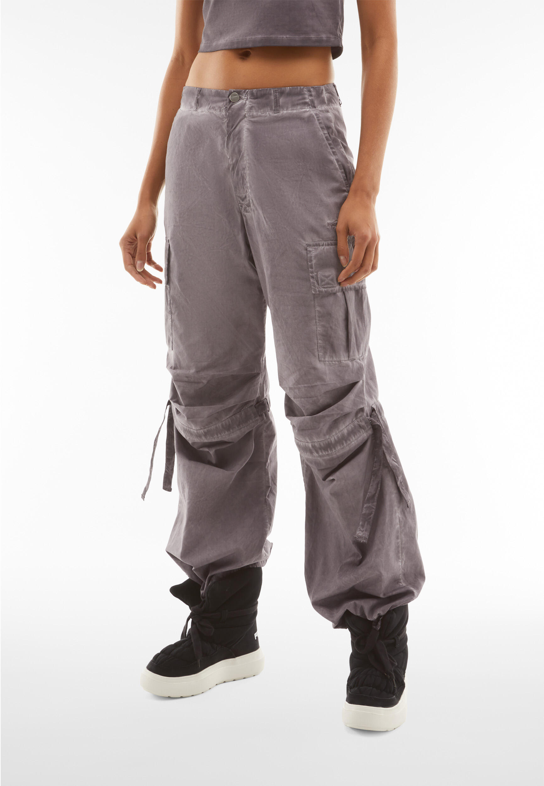 Pantalon cargo pour femmes en popeline à effet usé 2/7