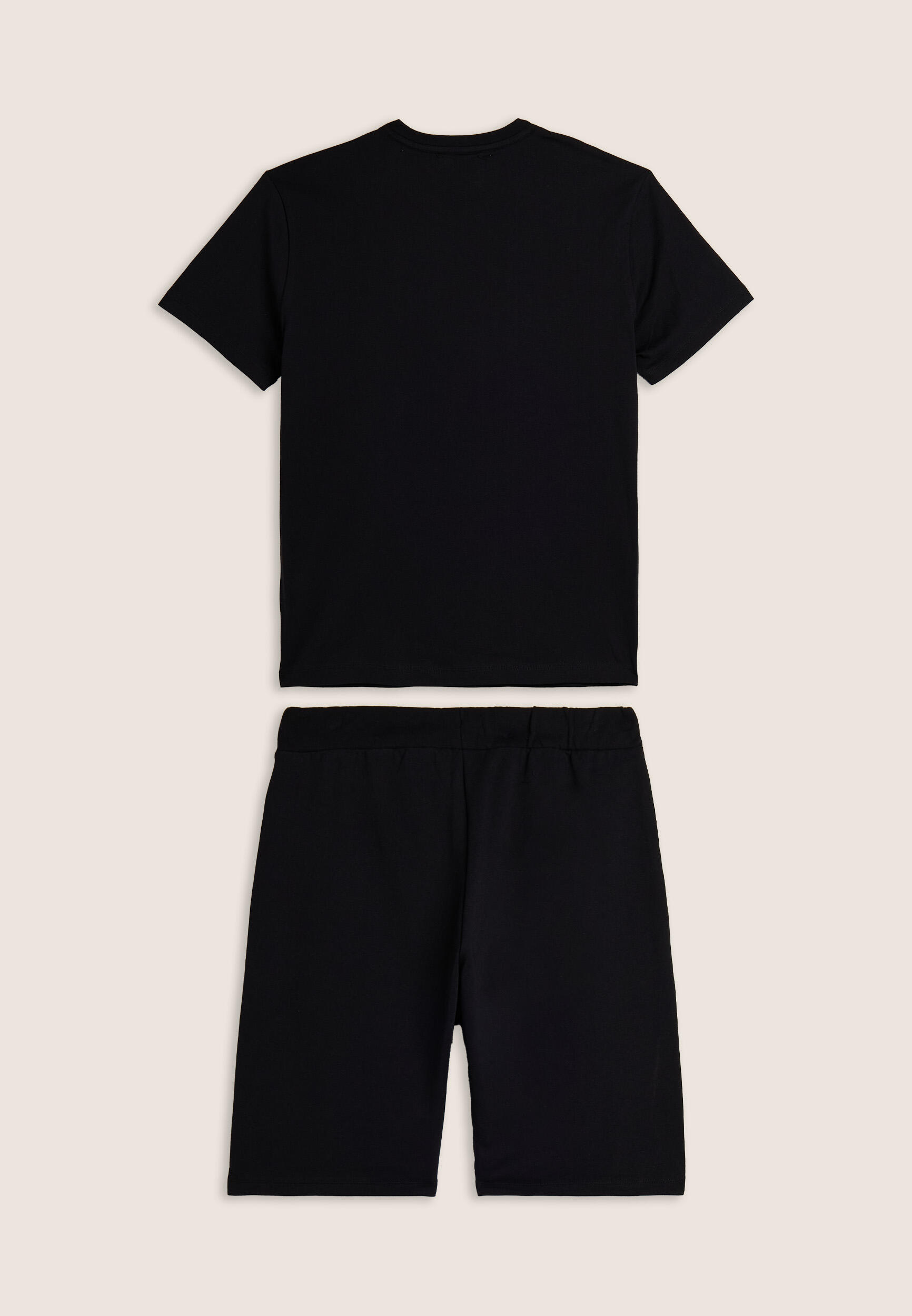 Tenue de sport en coton avec un t-shirt et un bermuda 2/3
