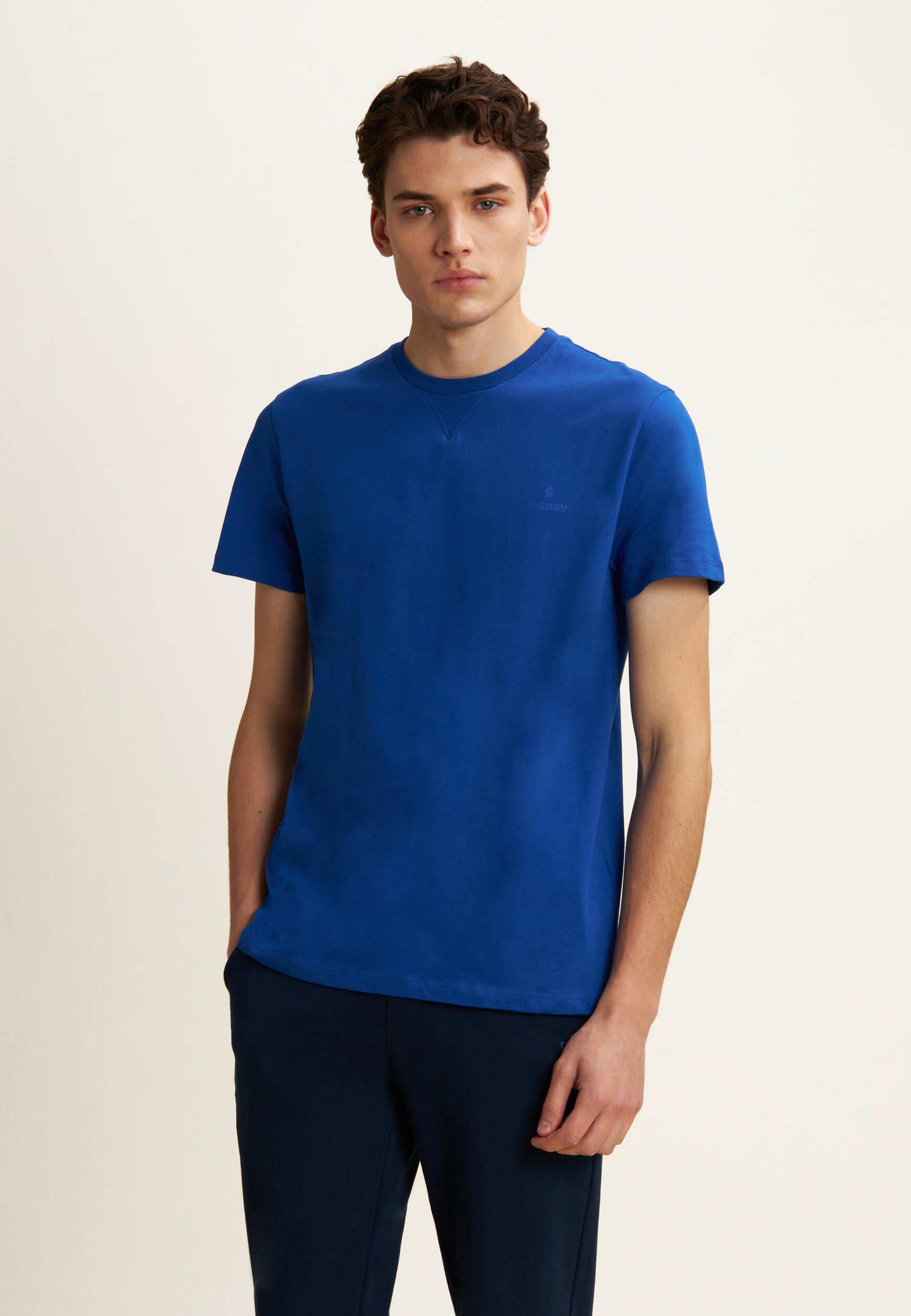 T-shirt coupe classique avec col rond et logo ton sur ton 2/5