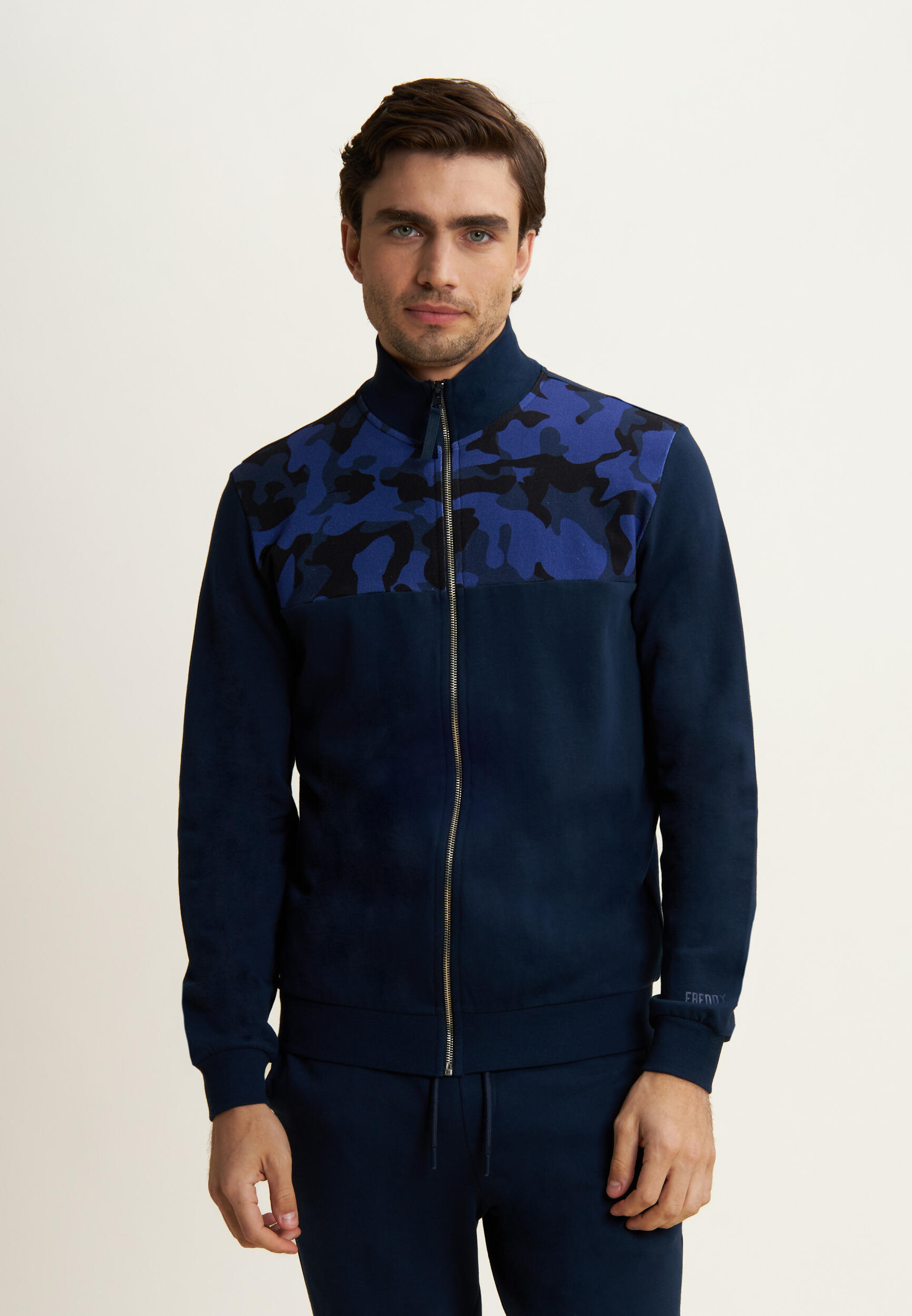 Felpa Collo Alto con Zip e Dettagli Camouflage 2/5