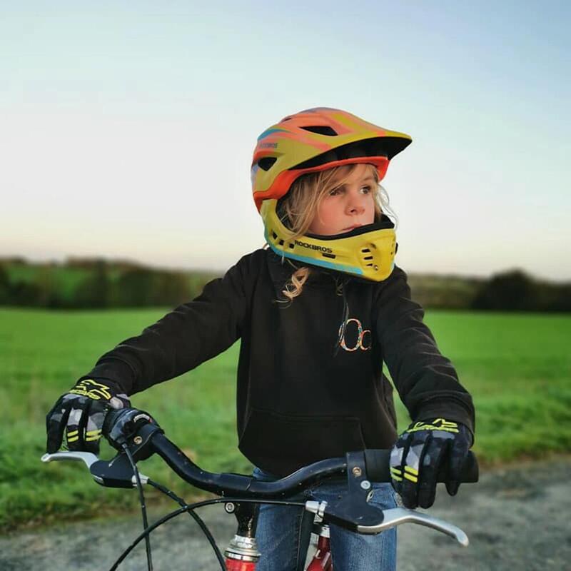 Casque de vélo pour enfant  avec mentonnière amovible