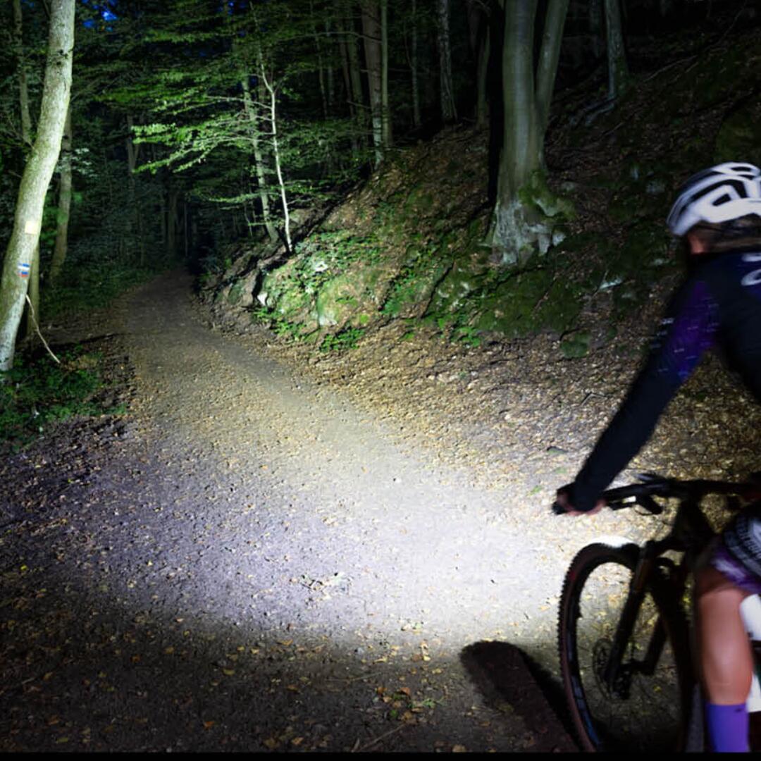 BUSTER 1100 FL - FAROL DIANTEIRO POTENTE DE 1100 LÚMENS PARA BICICLETAS 5/8