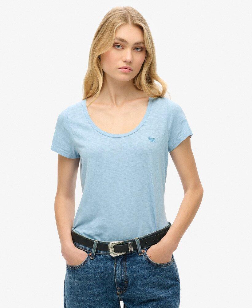 bleu marine.