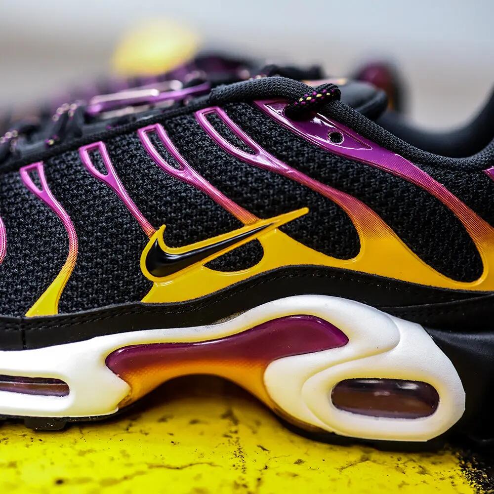Nike Air Max Plus - University Gold 5/7