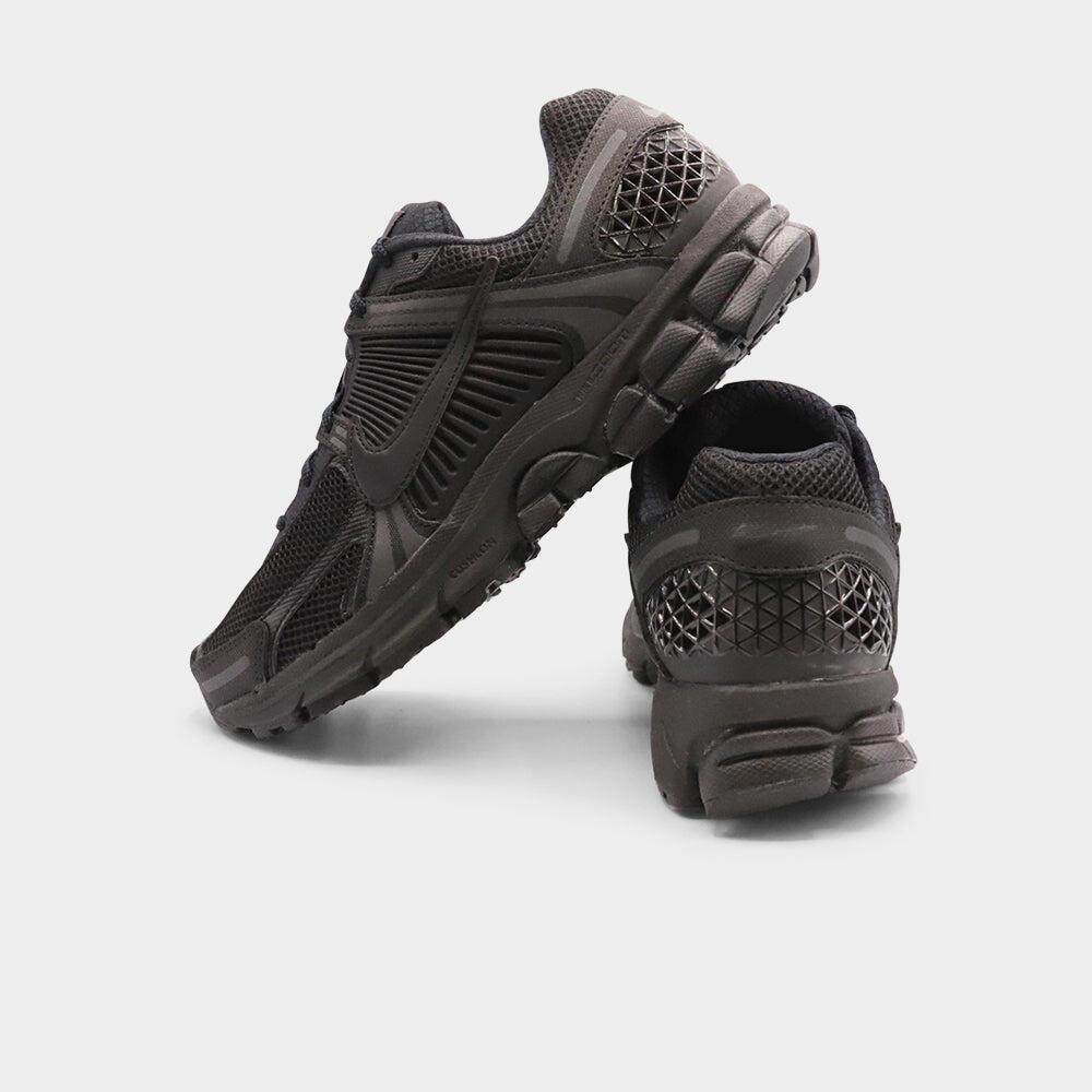 Nike Zoom Vomero 5 Triple Black 3/4