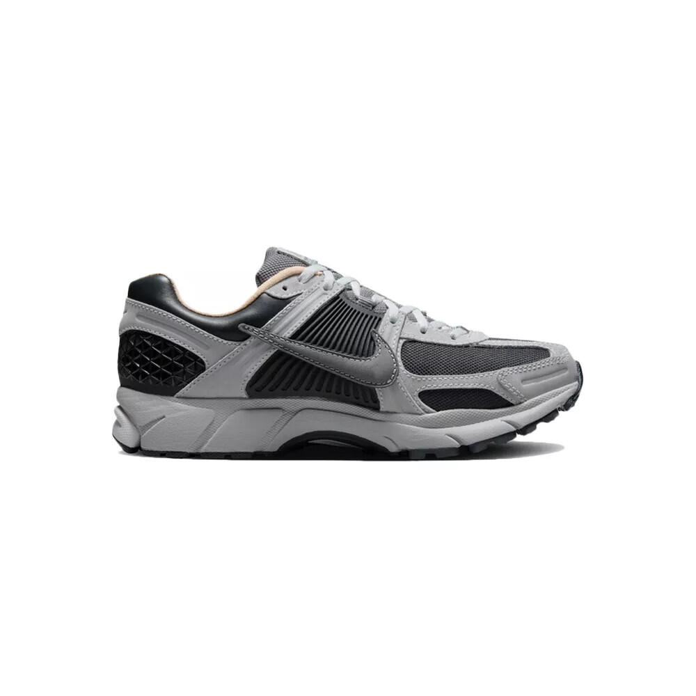 Basket Nike ZOOM VOMERO 5 3/7