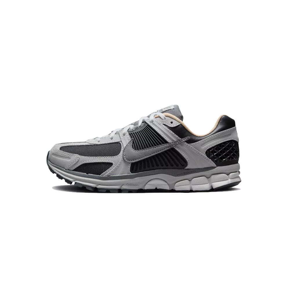 Basket Nike ZOOM VOMERO 5 1/7