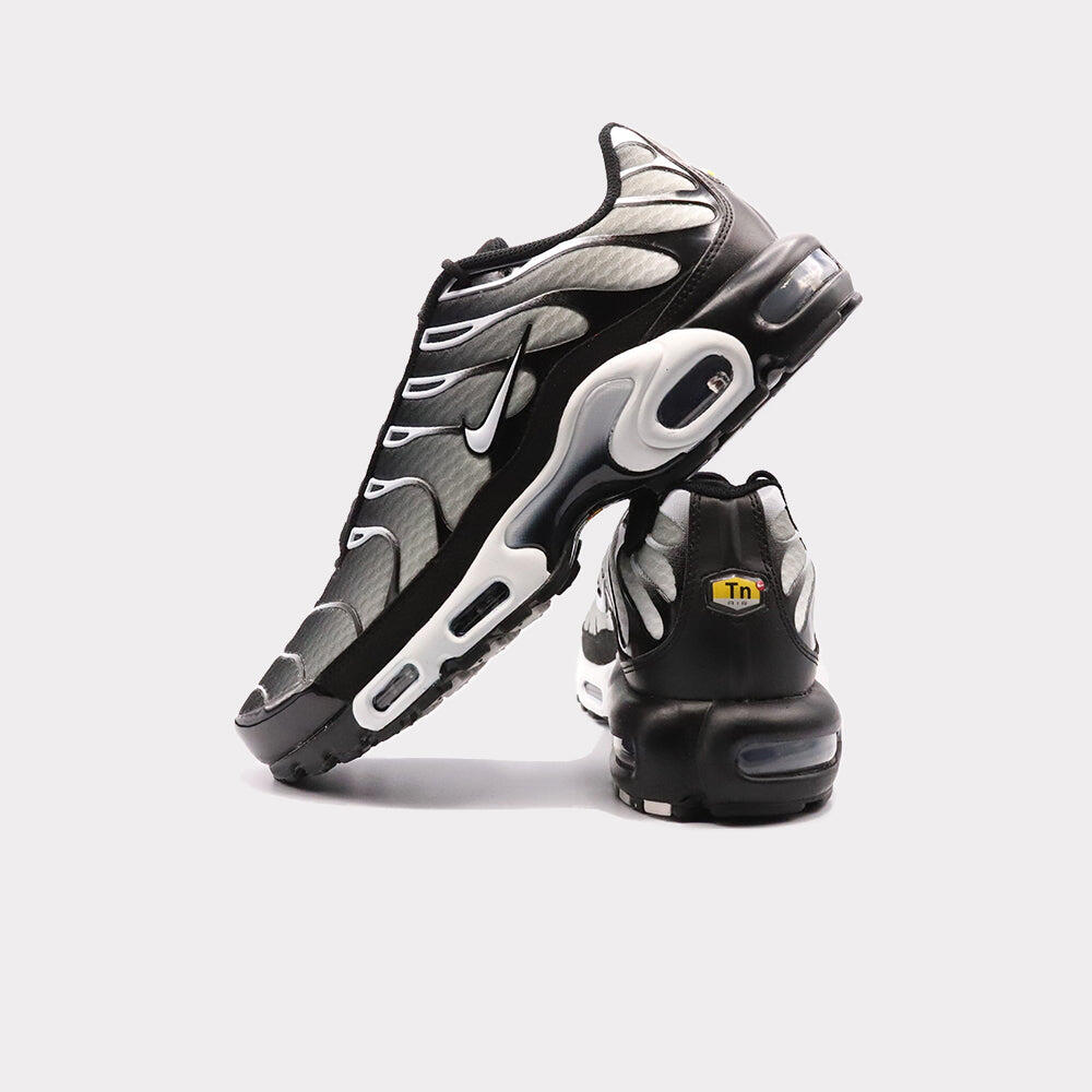 Nike Air Max Plus Black Metallic Silver 3/6