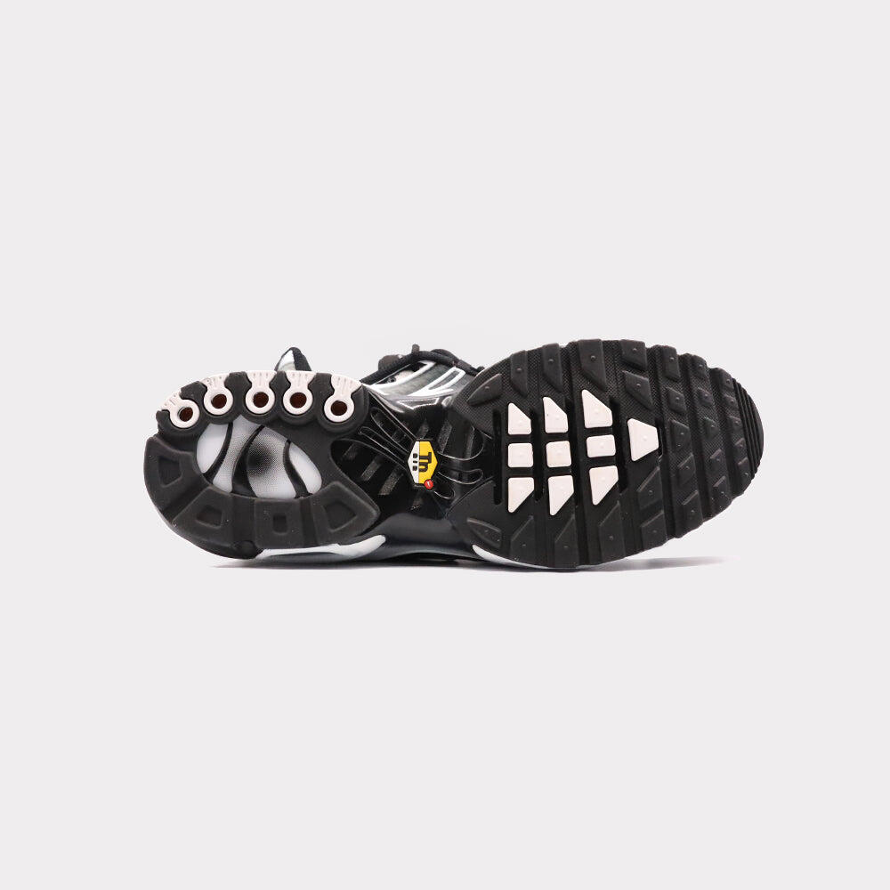 Nike Air Max Plus Black Metallic Silver 4/6
