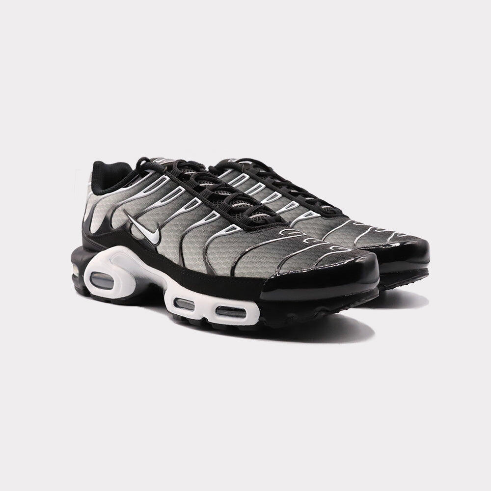 Nike Air Max Plus Black Metallic Silver 2/6