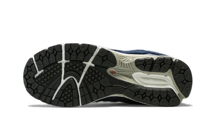 New Balance 2002R Protection Pack Navy 3/4