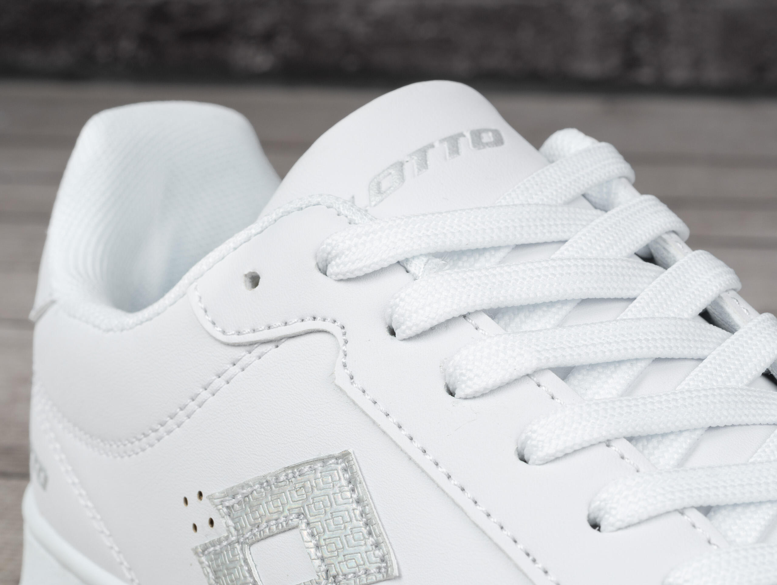 Buty damskie sportowe do chodzenia Lotto JAMBOL GC 6/7