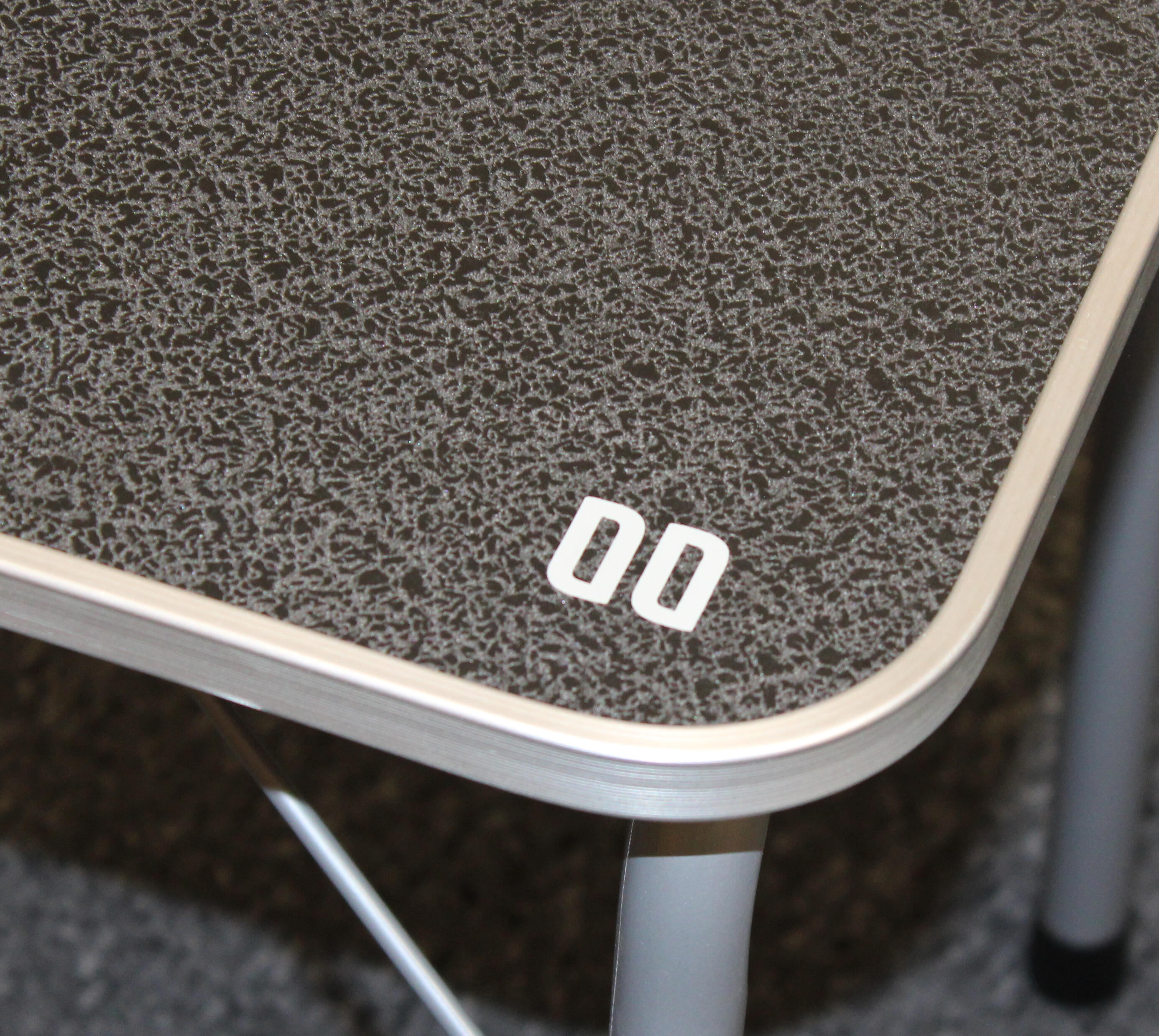 Medium solid top table charcoal - for outdoor living 2/2