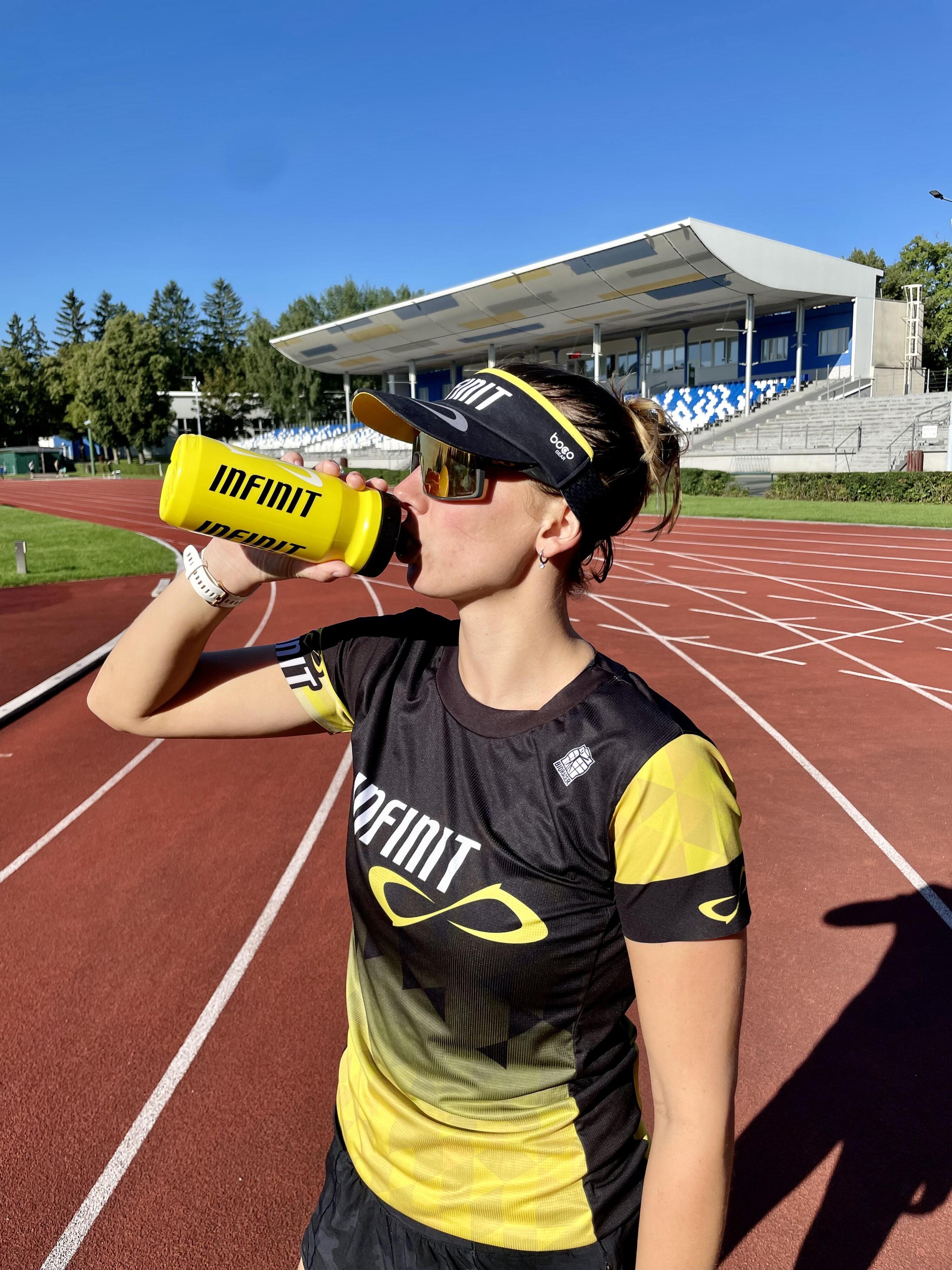 Izotonický nápoj v prášku HYDRATE s jahodovo-limonádovou příchutí 2/3