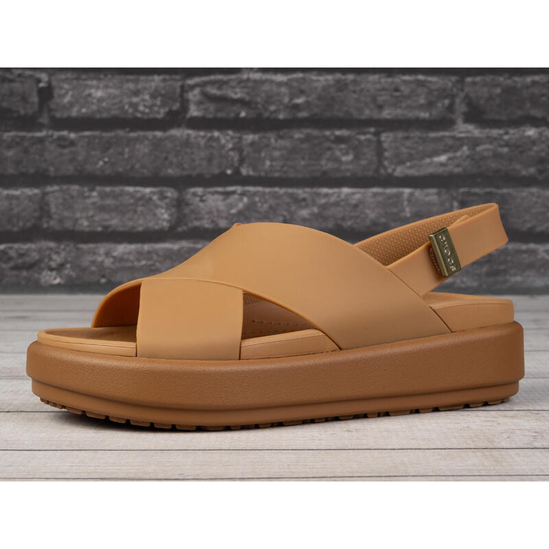 Sandały damskie do chodzenia Crocs BROOKLYN LUXE CROSS STRAP